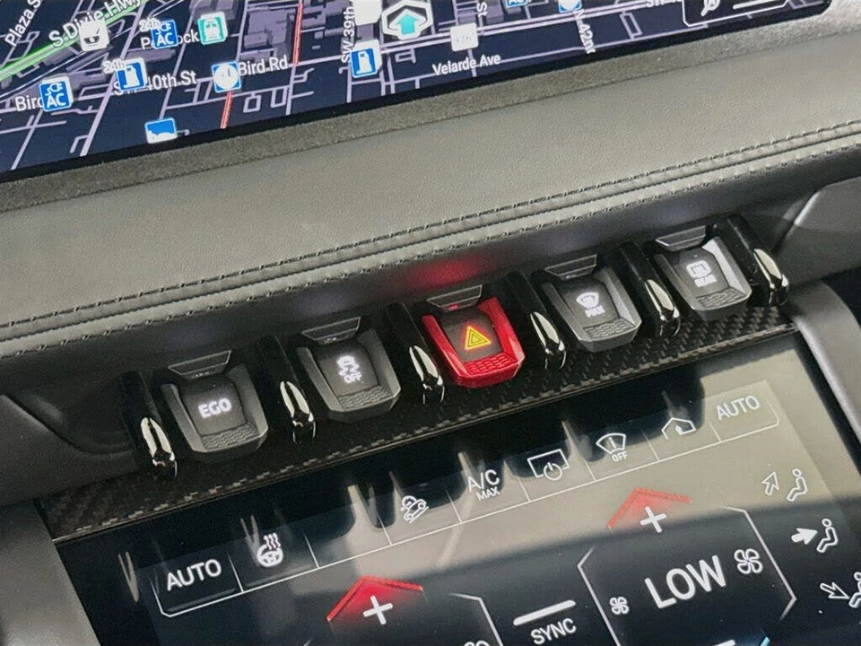 2025 Lamborghini Urus SE - Image 20 of 28