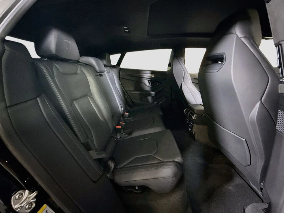 2025 Lamborghini Urus SE - Image 17 of 28