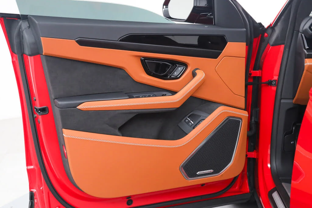 2025 Lamborghini Urus SE - Image 21 of 31