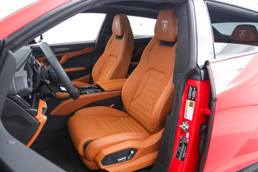 2025 Lamborghini Urus SE - Image 23 of 31