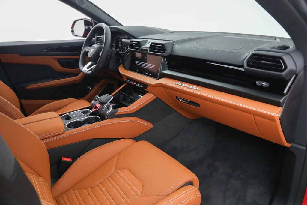 2025 Lamborghini Urus SE - Image 15 of 31