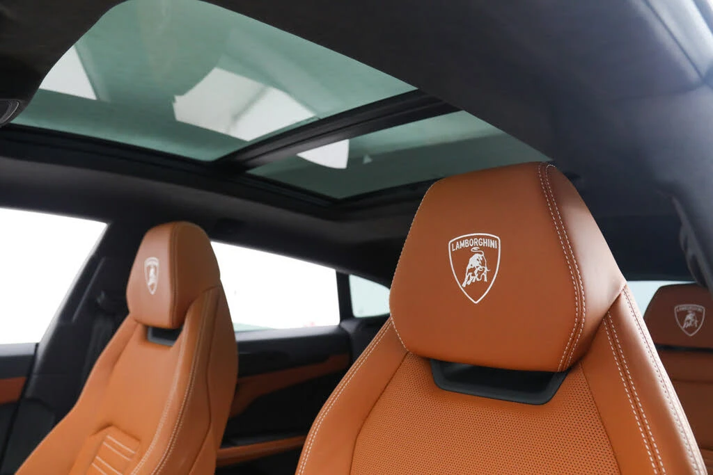 2025 Lamborghini Urus SE - Image 24 of 31