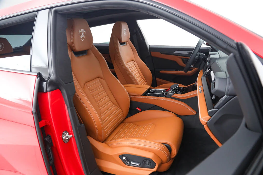 2025 Lamborghini Urus SE - Image 17 of 31