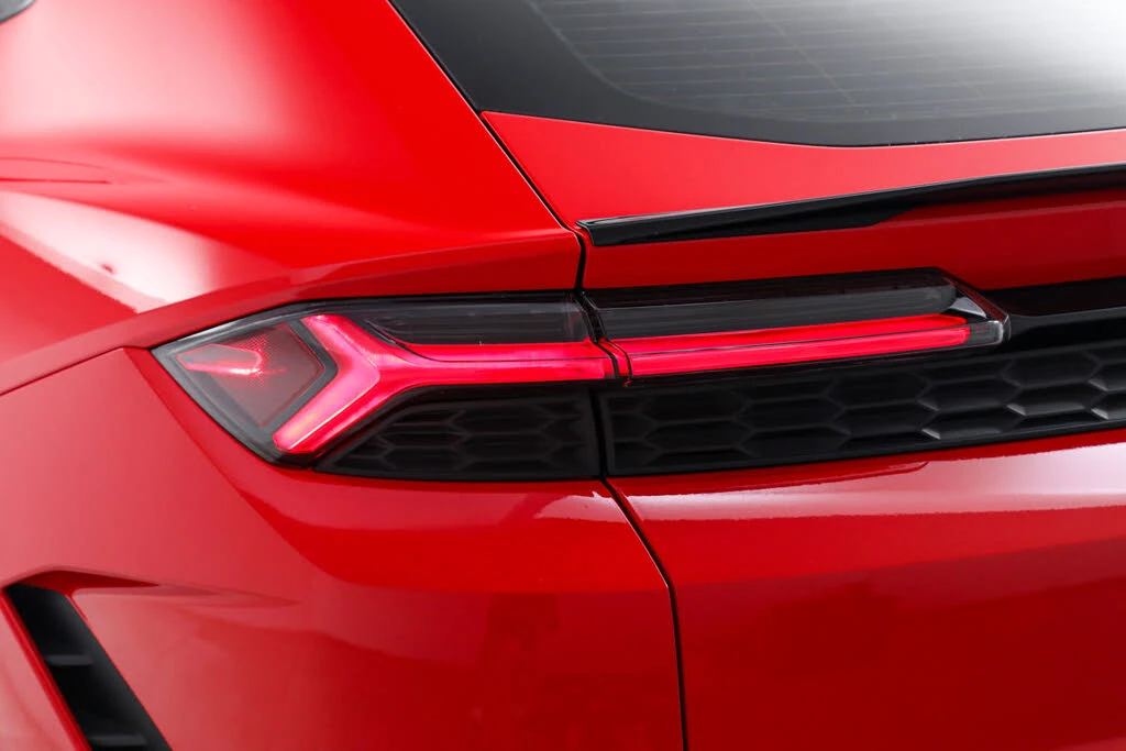 2025 Lamborghini Urus SE - Image 12 of 31
