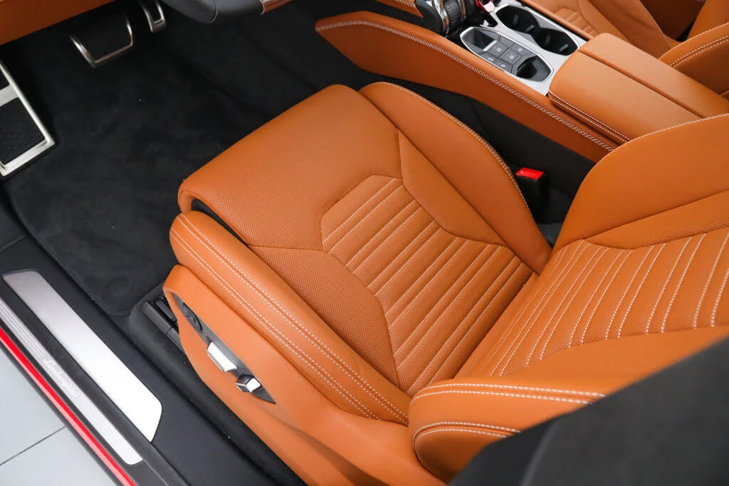 2025 Lamborghini Urus SE - Image 25 of 31
