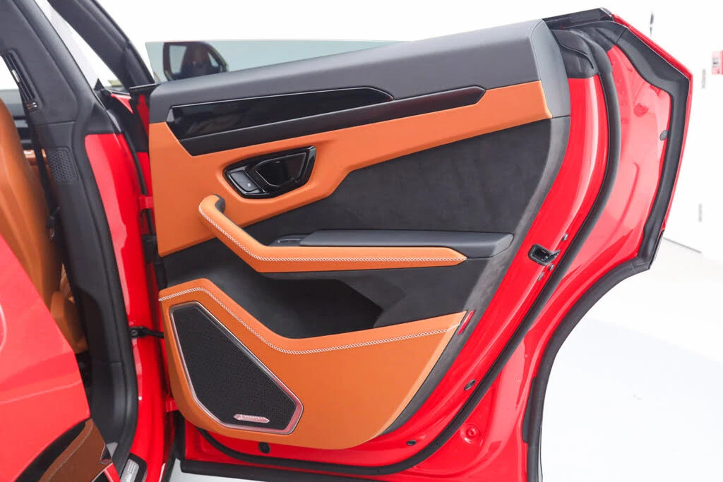 2025 Lamborghini Urus SE - Image 20 of 31