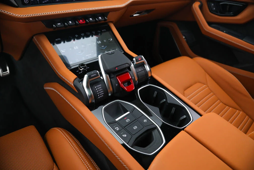 2025 Lamborghini Urus SE - Image 29 of 31