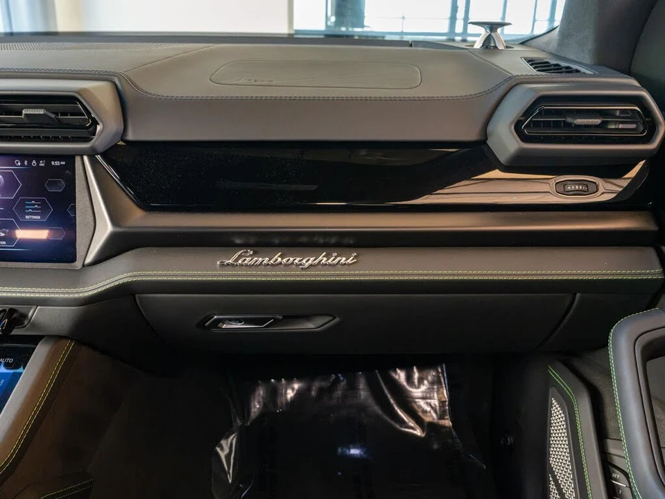 2025 Lamborghini Urus SE - Image 20 of 31