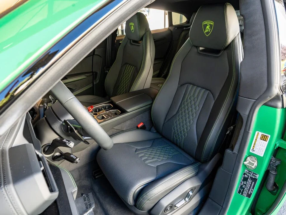 2025 Lamborghini Urus SE - Image 19 of 31