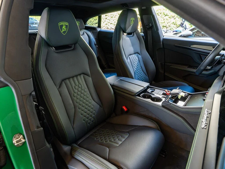 2025 Lamborghini Urus SE - Image 28 of 31