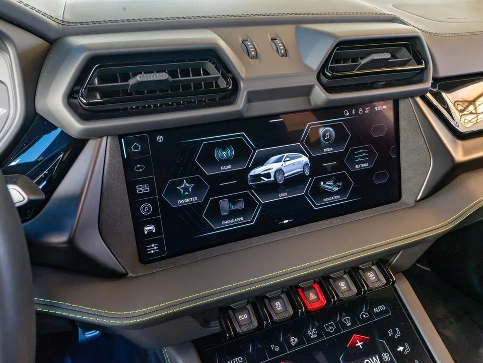 2025 Lamborghini Urus SE - Image 17 of 31