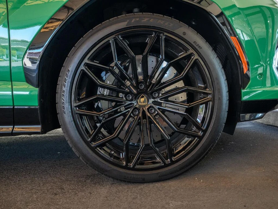 2025 Lamborghini Urus SE - Image 12 of 31