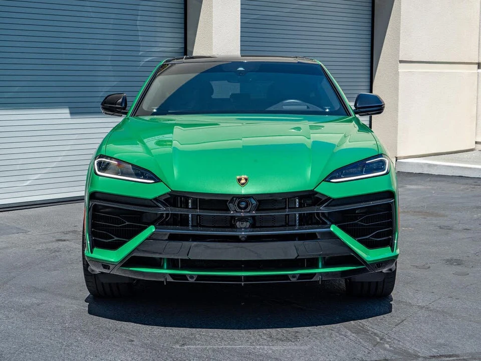 2025 Lamborghini Urus SE - Image 2 of 31
