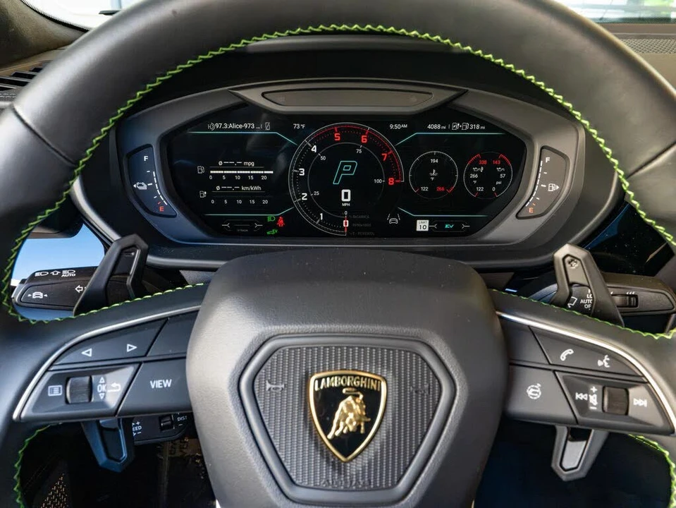 2025 Lamborghini Urus SE - Image 18 of 31