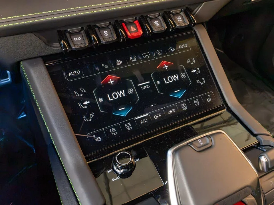 2025 Lamborghini Urus SE - Image 22 of 31