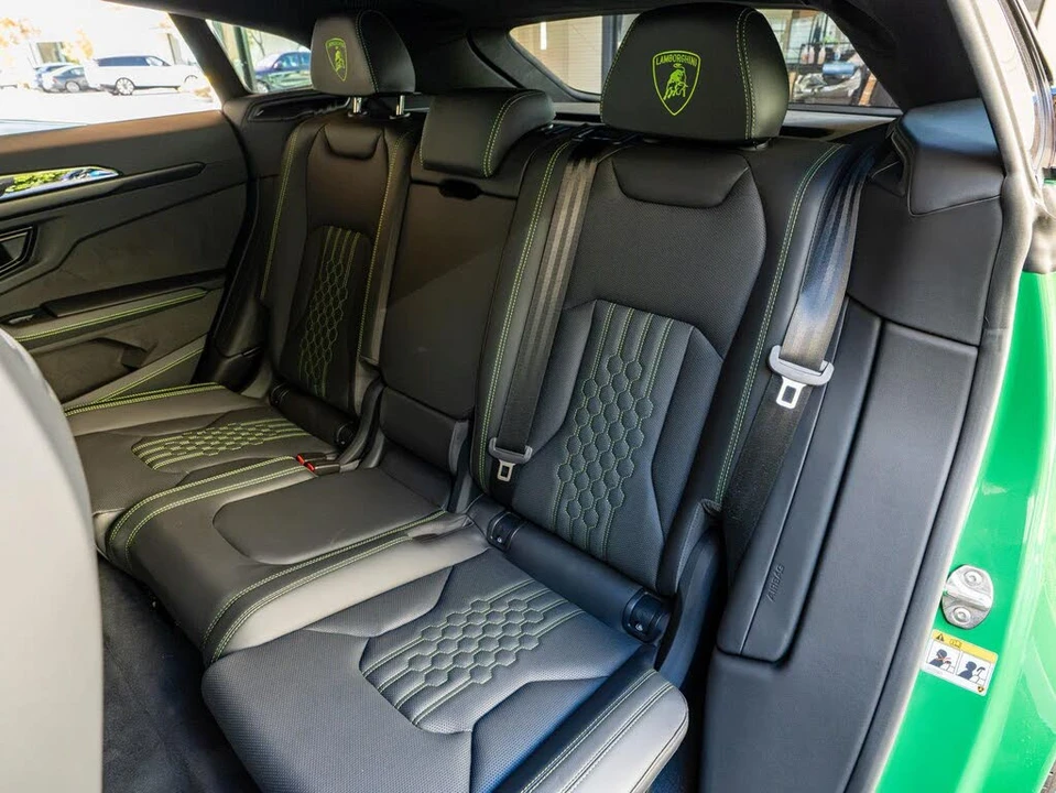 2025 Lamborghini Urus SE - Image 30 of 31