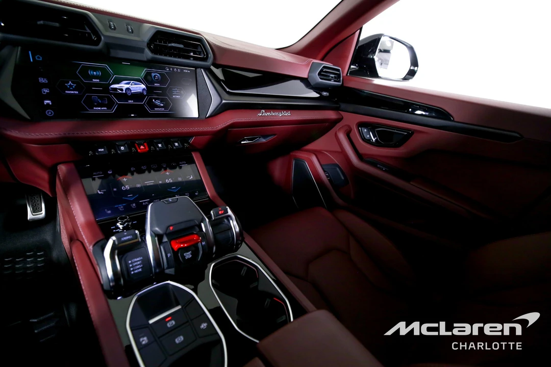 2025 Lamborghini Urus SE - Image 15 of 31