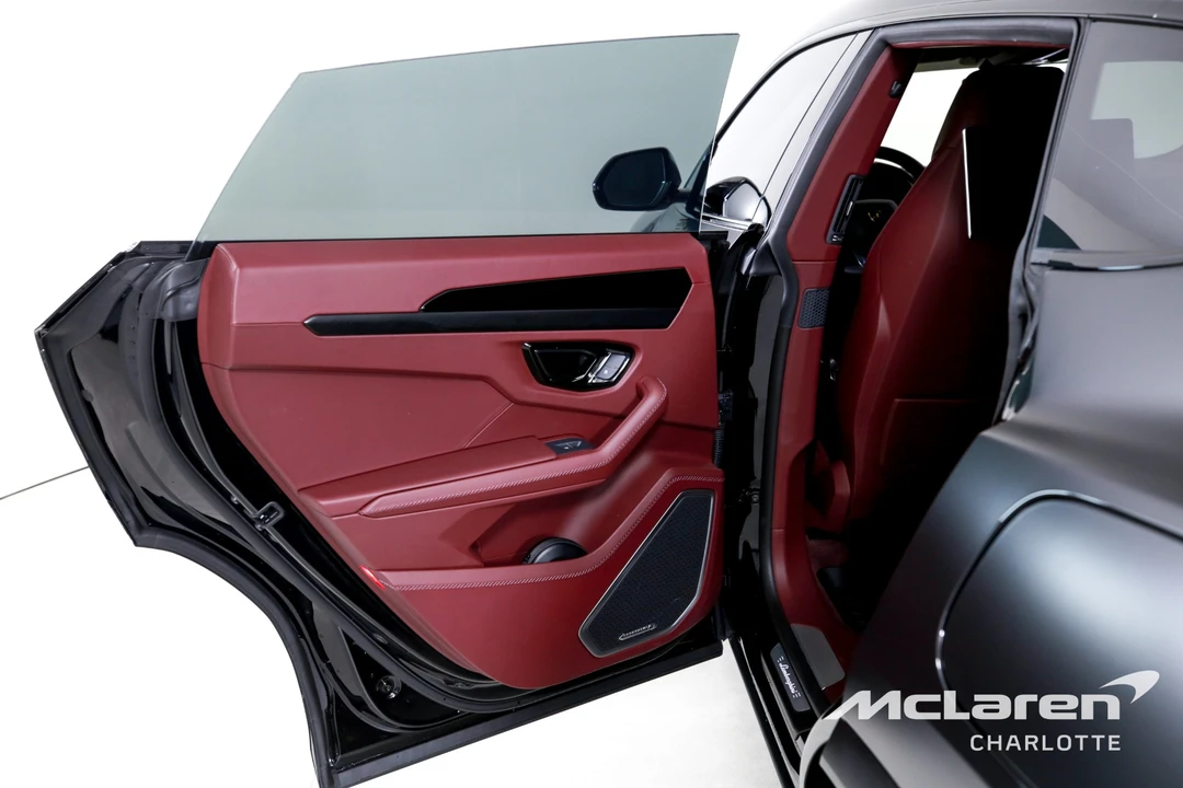 2025 Lamborghini Urus SE - Image 17 of 31