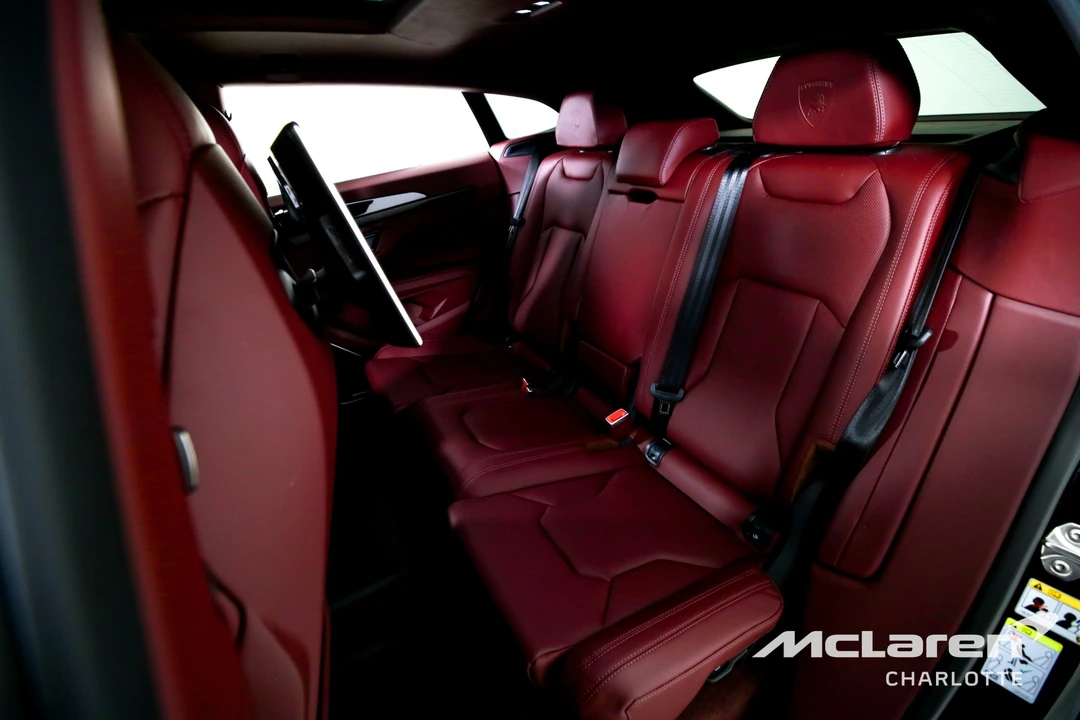 2025 Lamborghini Urus SE - Image 18 of 31
