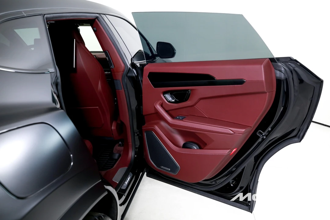 2025 Lamborghini Urus SE - Image 26 of 31