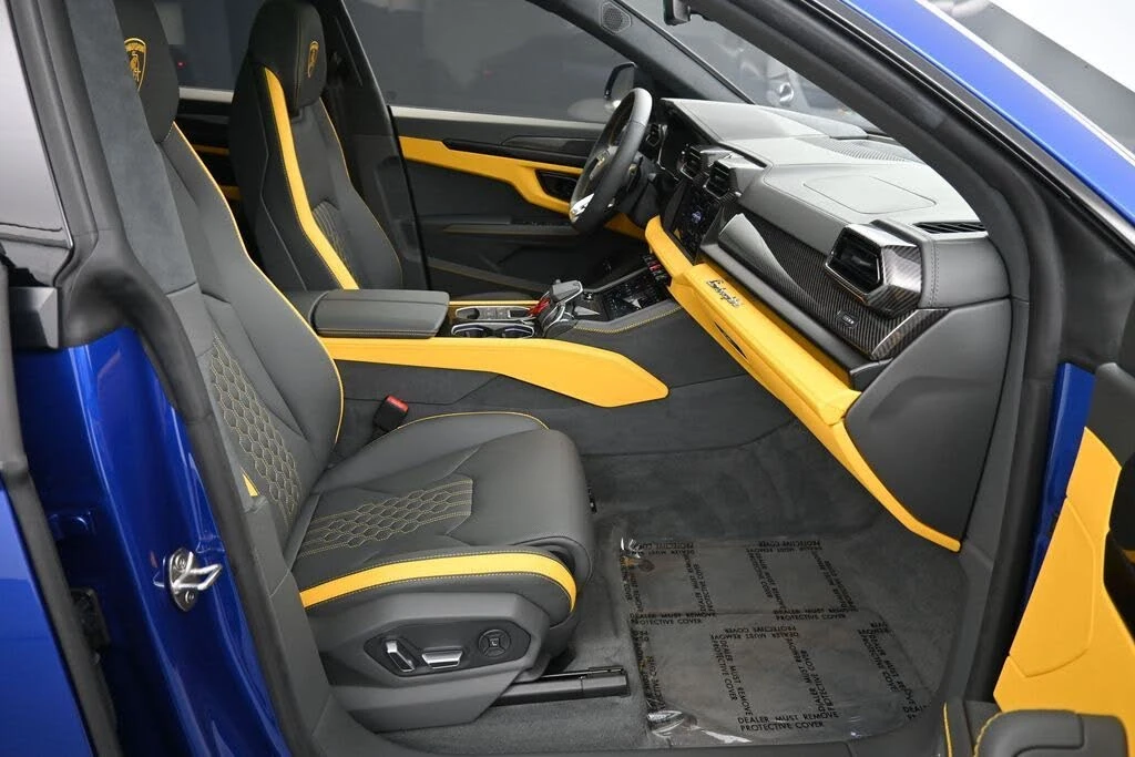 2025 Lamborghini Urus SE - Image 28 of 31