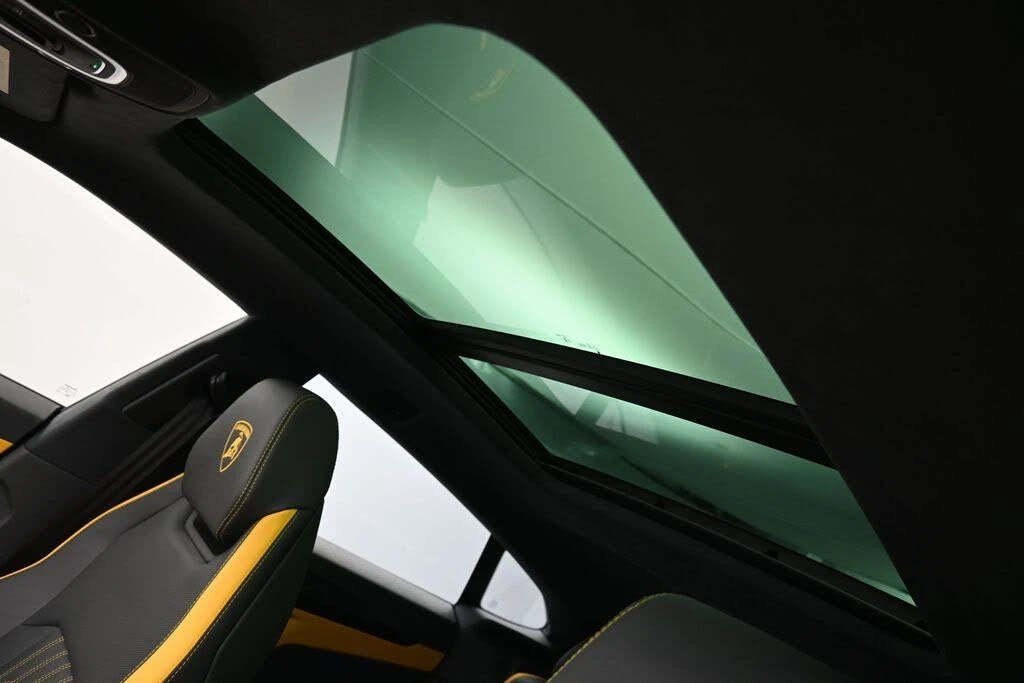 2025 Lamborghini Urus SE - Image 25 of 31
