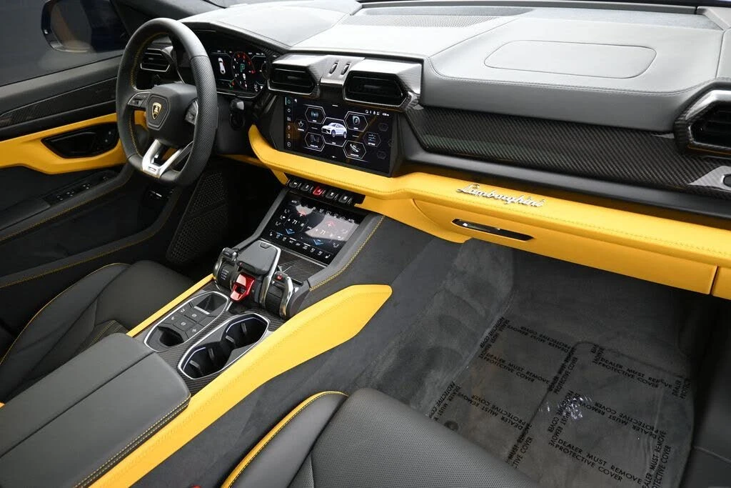 2025 Lamborghini Urus SE - Image 30 of 31