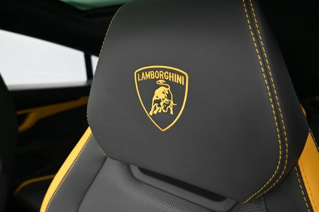 2025 Lamborghini Urus SE - Image 24 of 31
