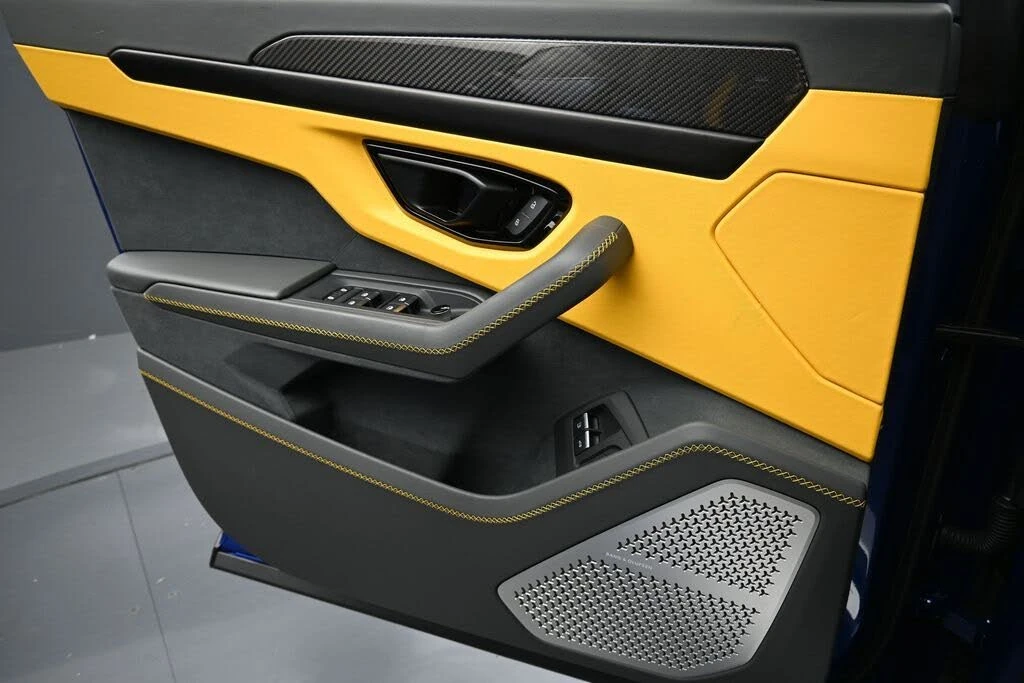 2025 Lamborghini Urus SE - Image 22 of 31