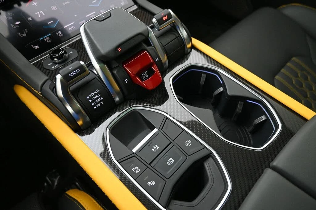 2025 Lamborghini Urus SE - Image 21 of 31