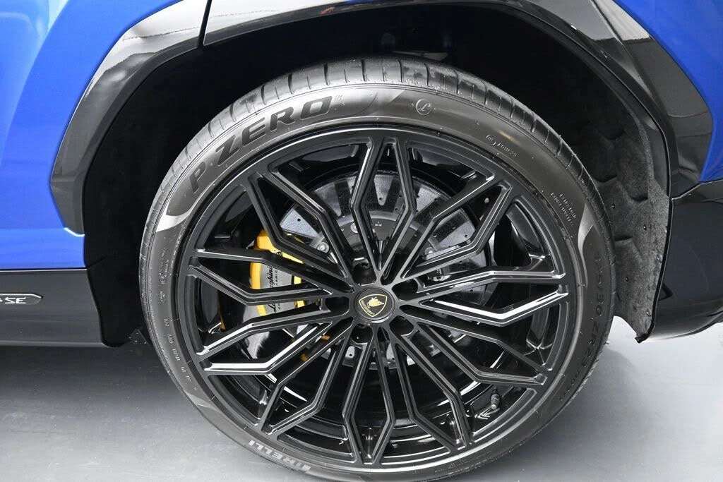 2025 Lamborghini Urus SE - Image 9 of 31