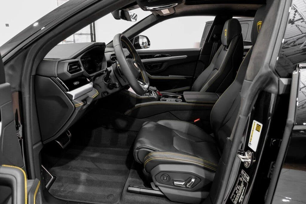 2025 Lamborghini Urus SE - Image 7 of 31