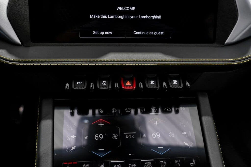 2025 Lamborghini Urus SE - Image 28 of 31