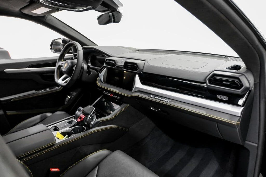 2025 Lamborghini Urus SE - Image 12 of 31