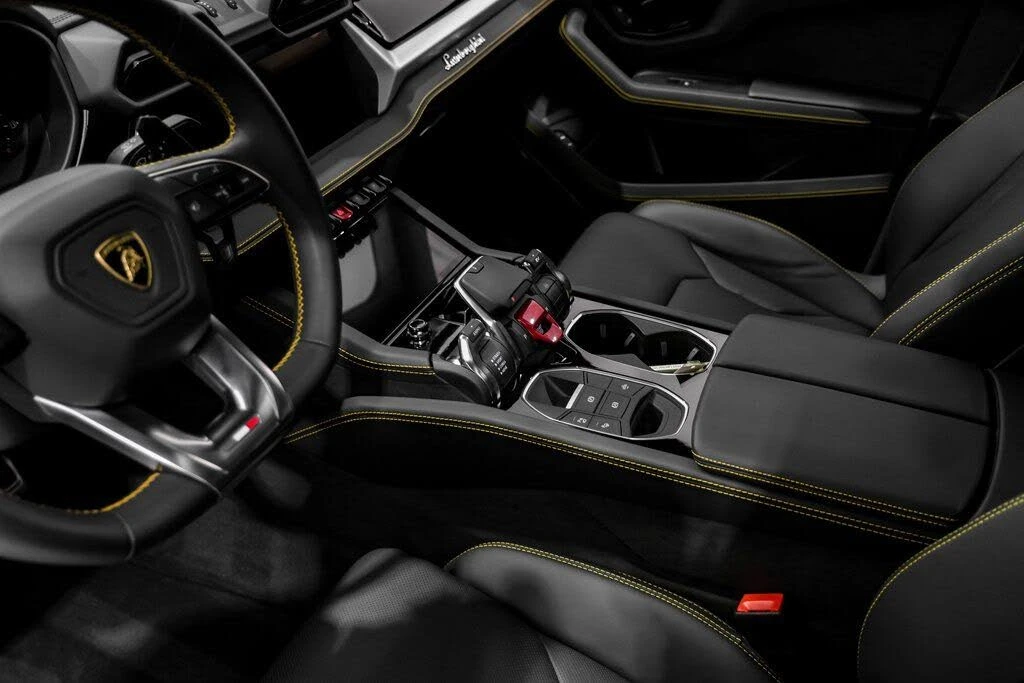 2025 Lamborghini Urus SE - Image 22 of 31