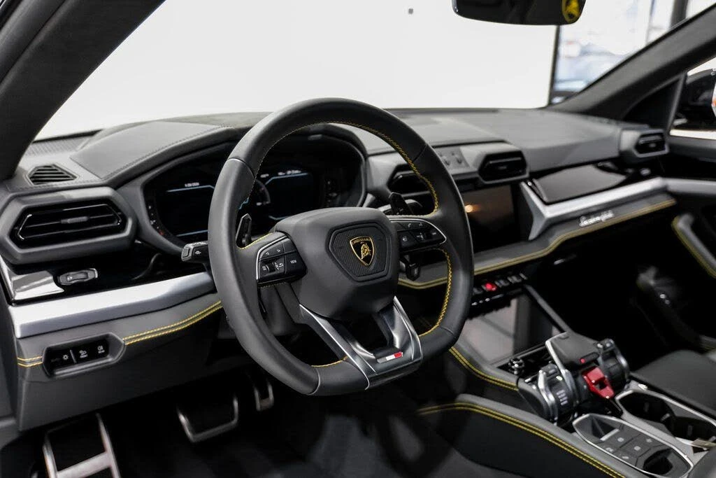 2025 Lamborghini Urus SE - Image 6 of 31