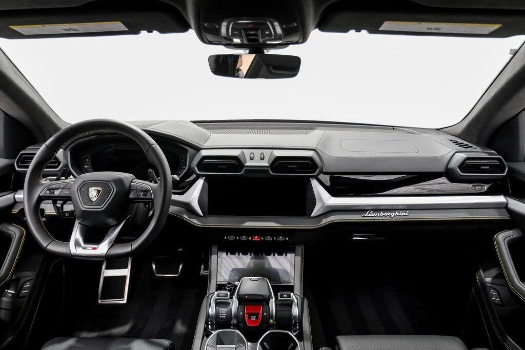 2025 Lamborghini Urus SE - Image 13 of 31