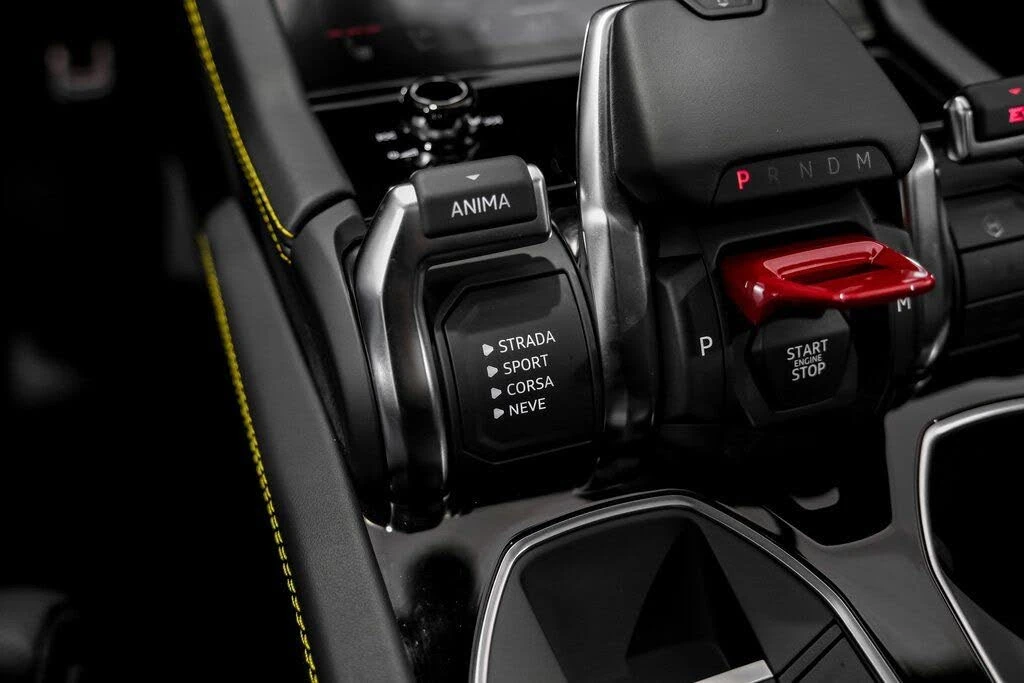 2025 Lamborghini Urus SE - Image 25 of 31