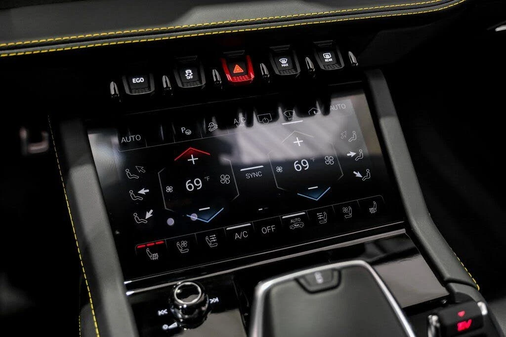 2025 Lamborghini Urus SE - Image 27 of 31
