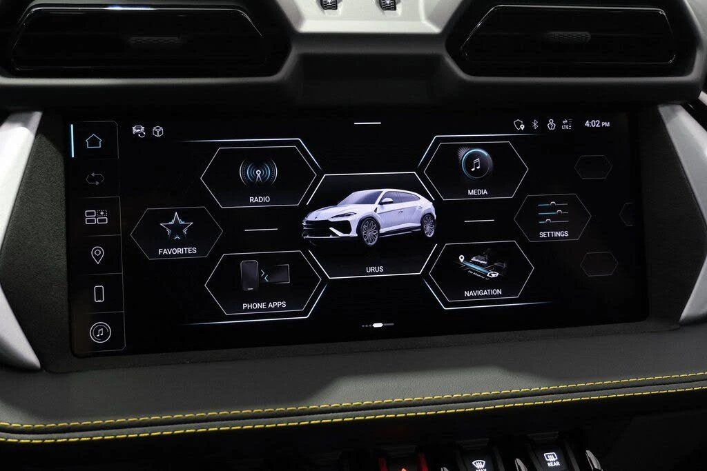 2025 Lamborghini Urus SE - Image 29 of 31