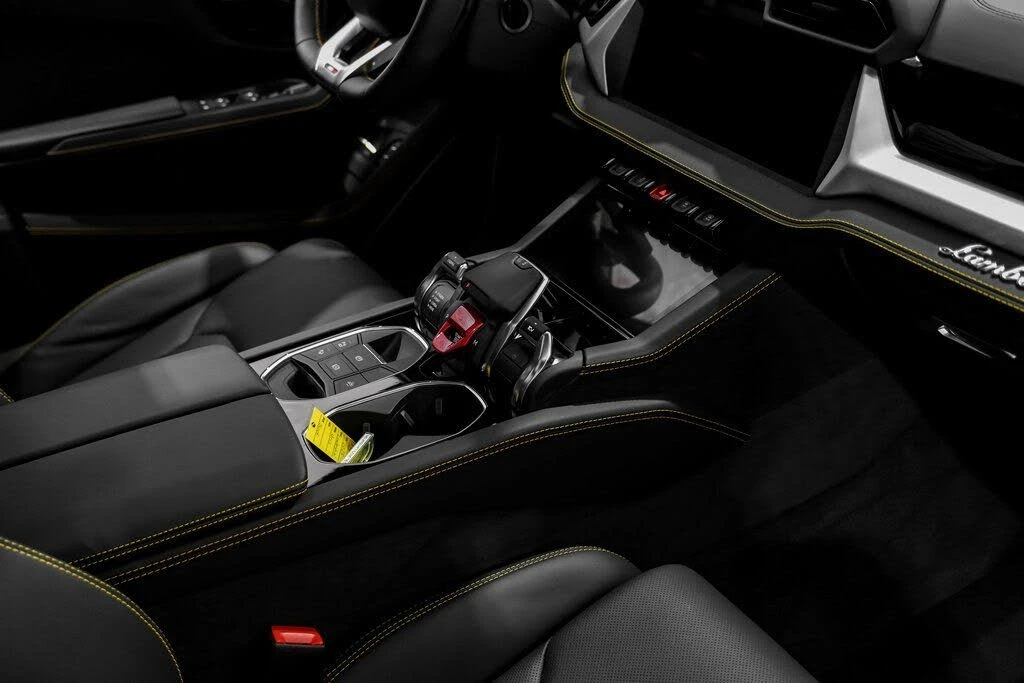 2025 Lamborghini Urus SE - Image 21 of 31