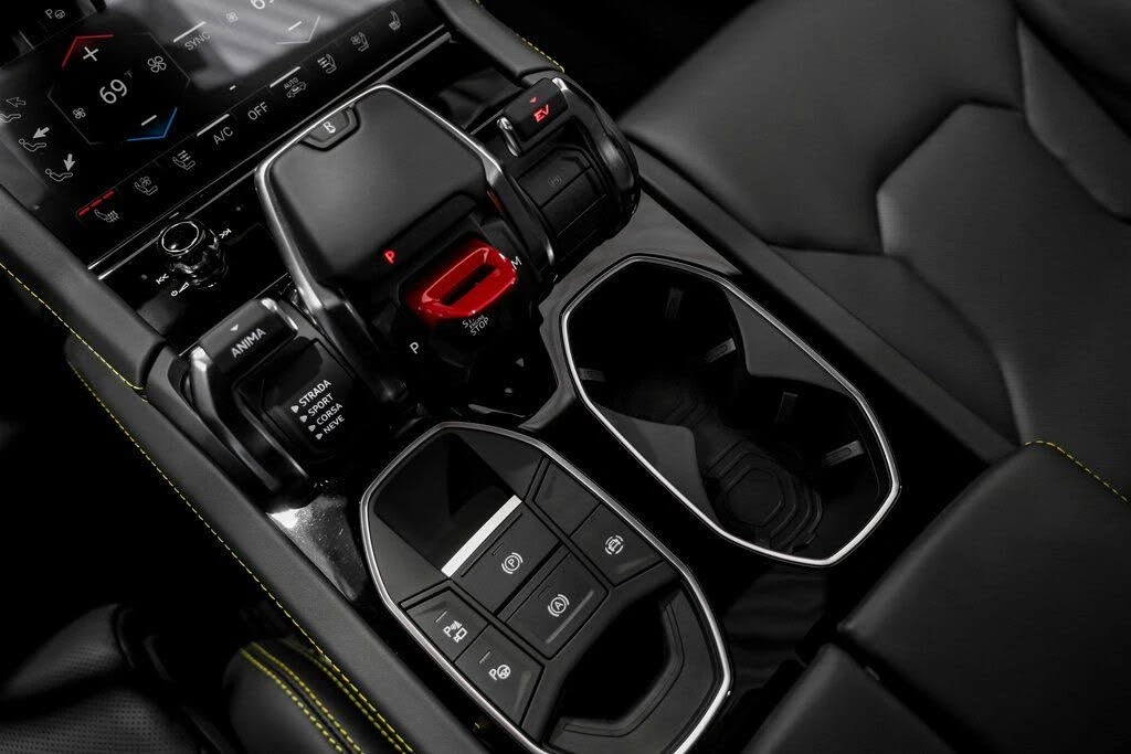 2025 Lamborghini Urus SE - Image 23 of 31