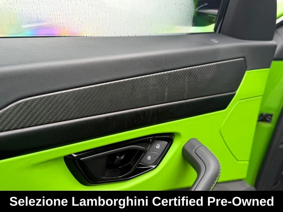 2025 Lamborghini Urus SE - Image 28 of 31