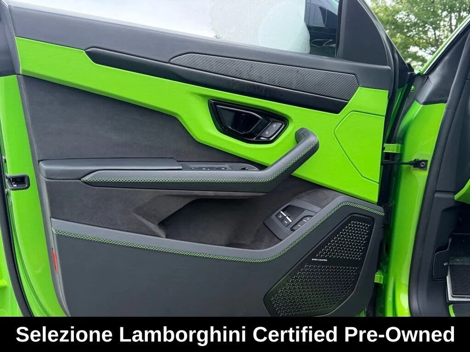 2025 Lamborghini Urus SE - Image 27 of 31