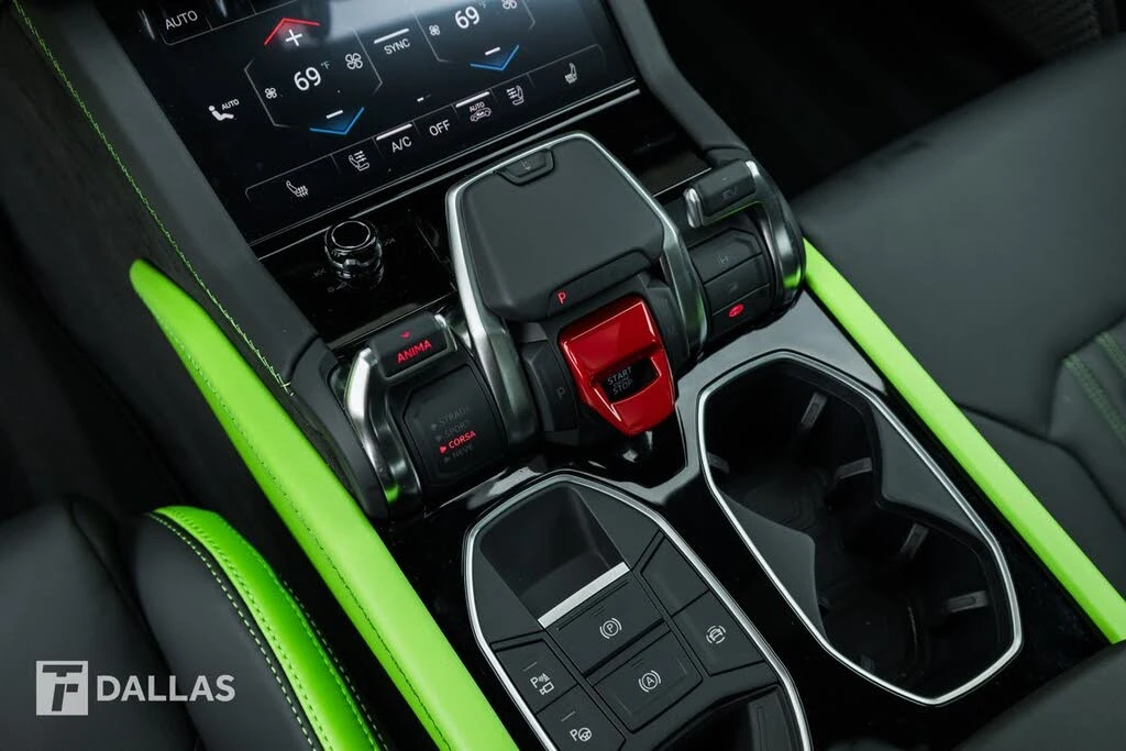 2025 Lamborghini Urus SE - Image 27 of 31