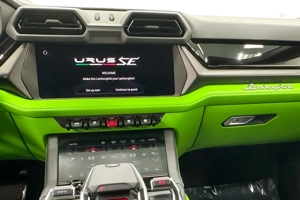 2025 Lamborghini Urus SE - Image 15 of 31
