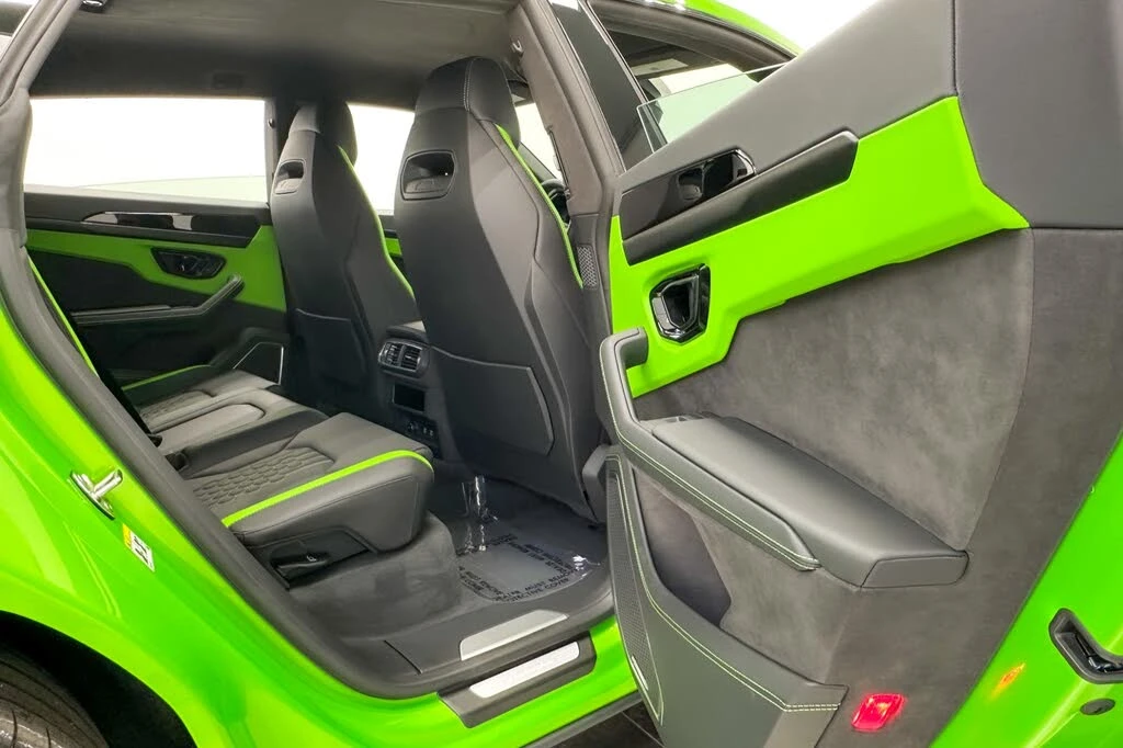 2025 Lamborghini Urus SE - Image 29 of 31