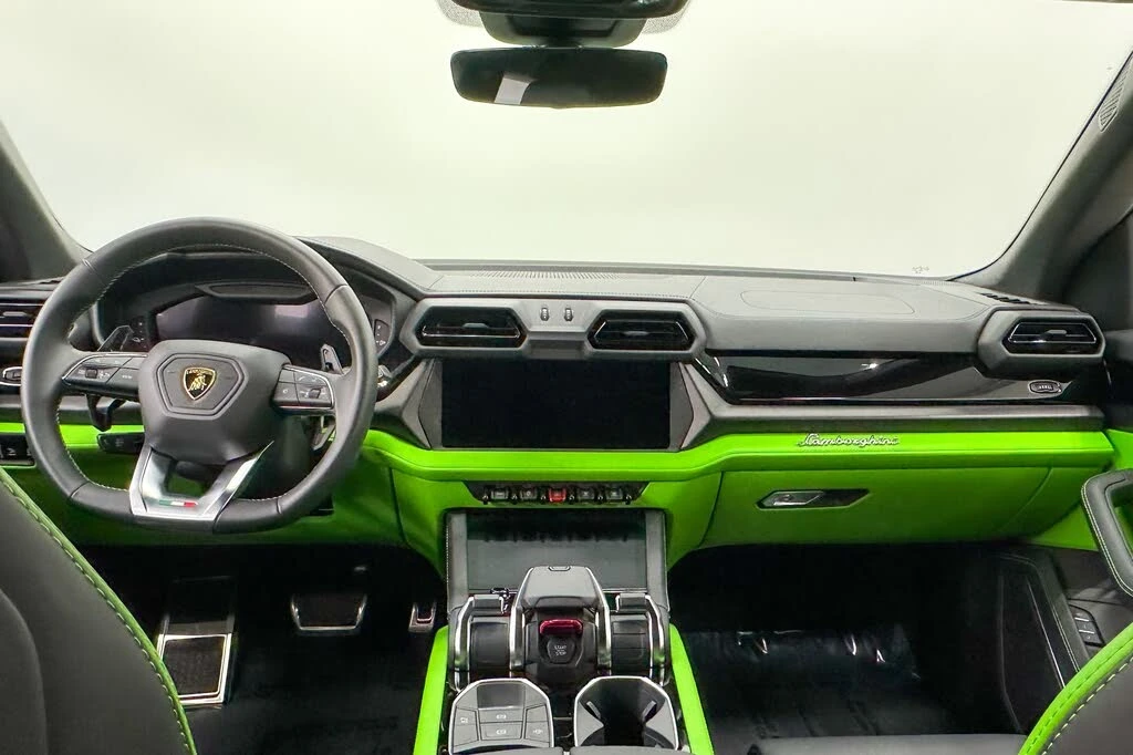2025 Lamborghini Urus SE - Image 13 of 31