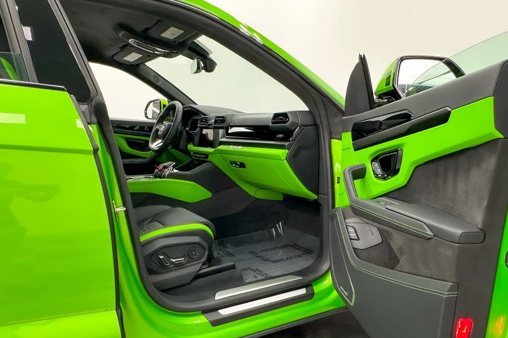 2025 Lamborghini Urus SE - Image 27 of 31
