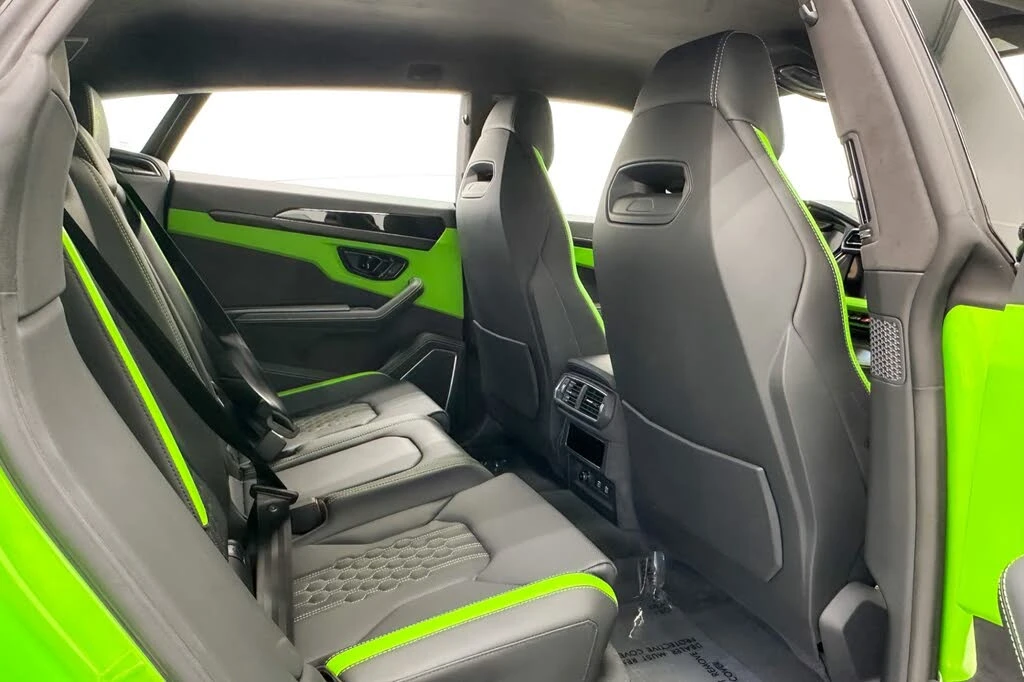 2025 Lamborghini Urus SE - Image 28 of 31
